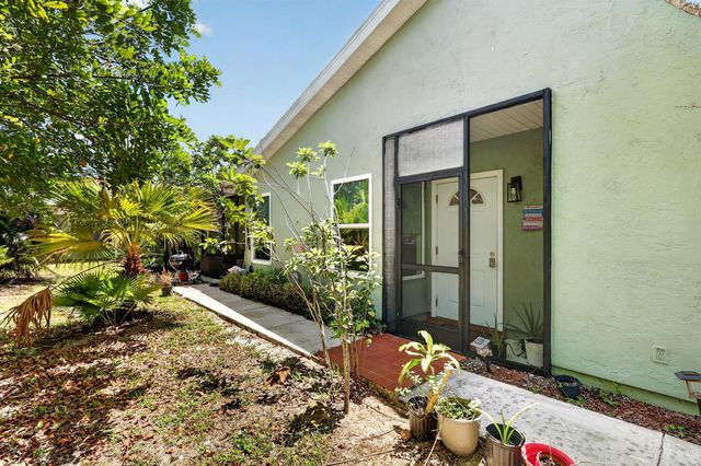 1434 SE Larkwood Circle, Port Saint Lucie, FL 34952