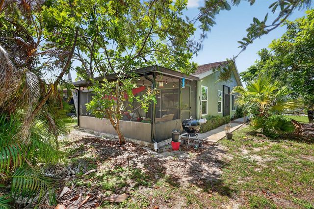1434 SE Larkwood Circle, Port Saint Lucie, FL 34952