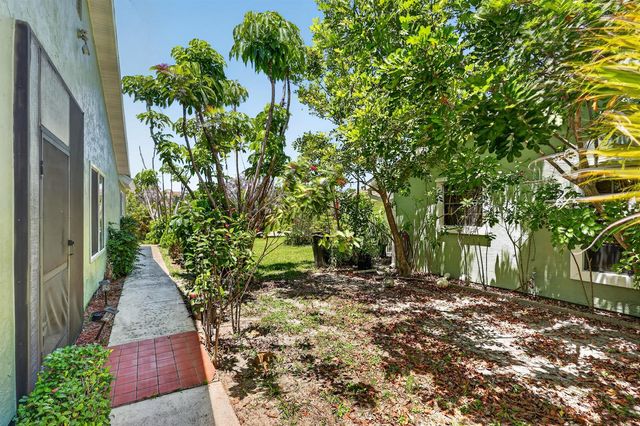 1434 SE Larkwood Circle, Port Saint Lucie, FL 34952
