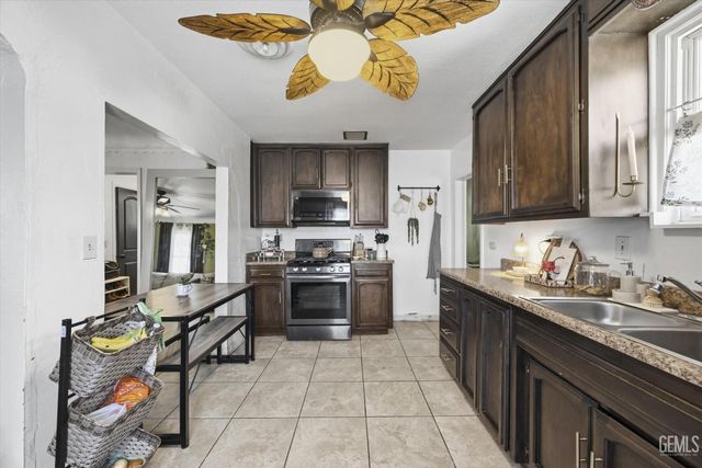 3300 Mesa Drive, Bakersfield, CA 93306