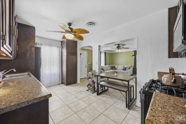 3300 Mesa Drive, Bakersfield, CA 93306