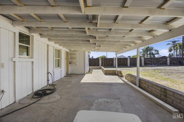 3300 Mesa Drive, Bakersfield, CA 93306