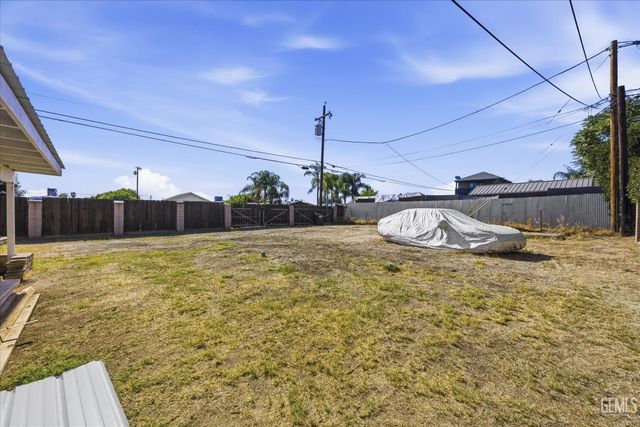 3300 Mesa Drive, Bakersfield, CA 93306