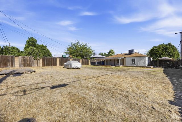 3300 Mesa Drive, Bakersfield, CA 93306