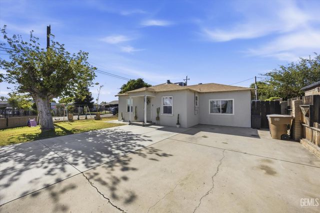 3300 Mesa Drive, Bakersfield, CA 93306