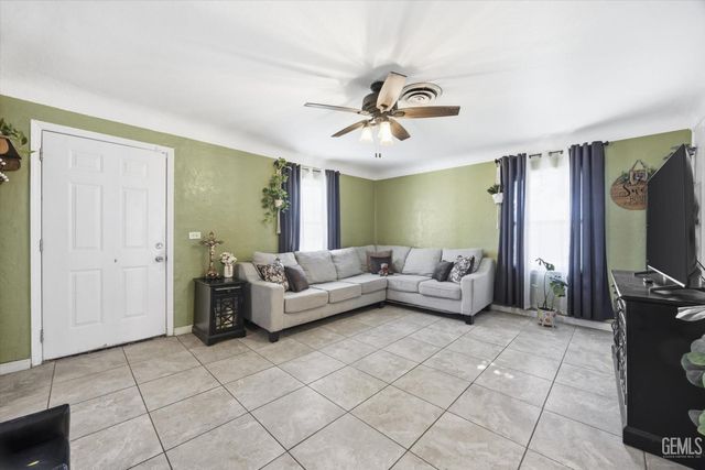 3300 Mesa Drive, Bakersfield, CA 93306