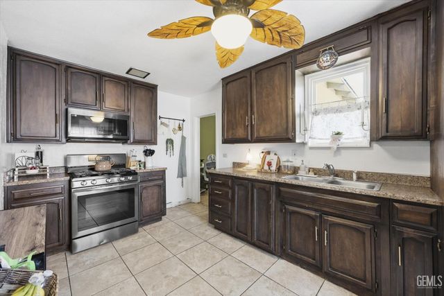 3300 Mesa Drive, Bakersfield, CA 93306