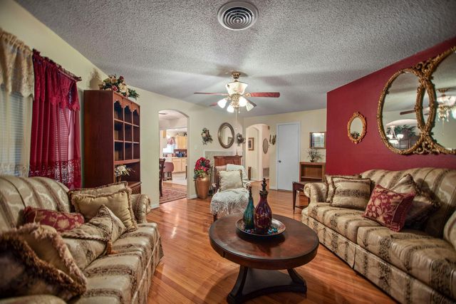 218 Burnet Street, Port Lavaca, TX 77979