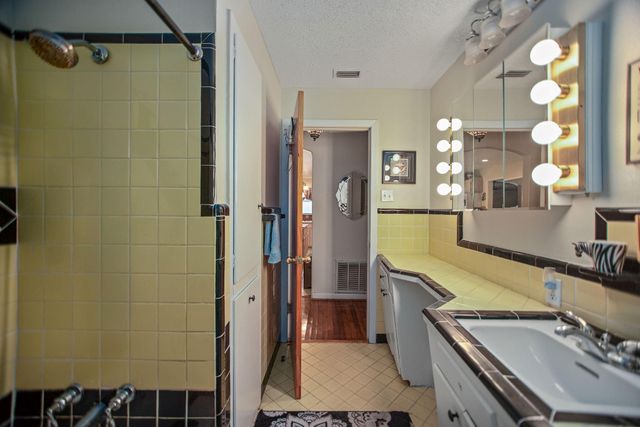 218 Burnet Street, Port Lavaca, TX 77979