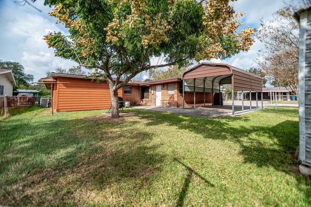 218 Burnet Street, Port Lavaca, TX 77979