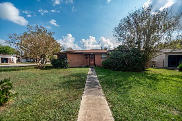 218 Burnet Street, Port Lavaca, TX 77979