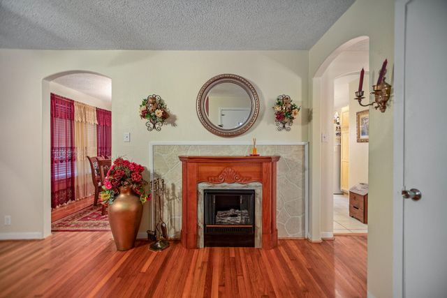 218 Burnet Street, Port Lavaca, TX 77979