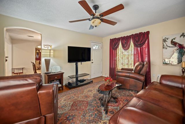 218 Burnet Street, Port Lavaca, TX 77979