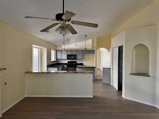 505 Via Patria SW, Albuquerque, NM 87121