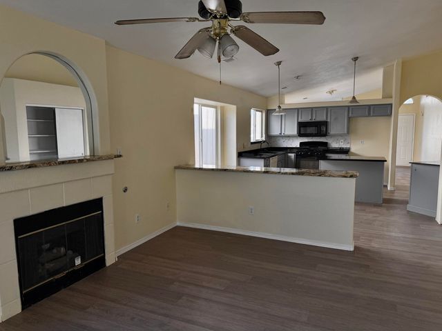 505 Via Patria SW, Albuquerque, NM 87121