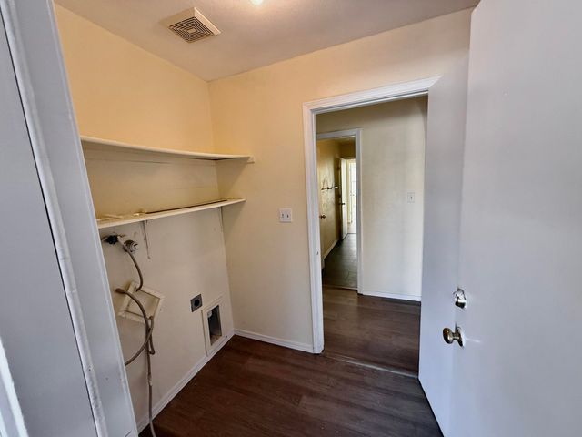 505 Via Patria SW, Albuquerque, NM 87121