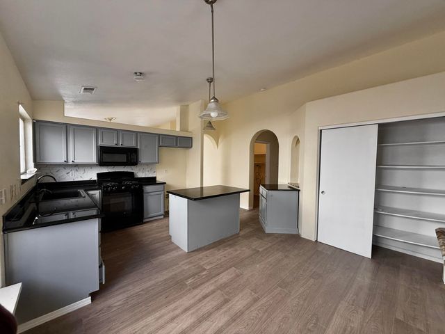 505 Via Patria SW, Albuquerque, NM 87121