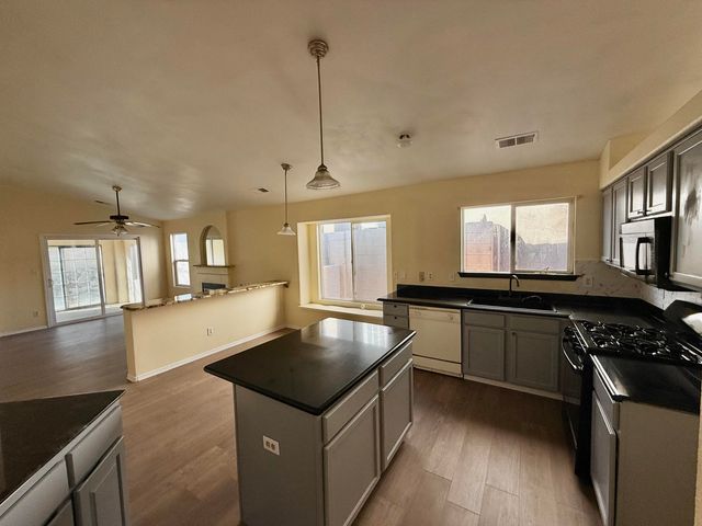 505 Via Patria SW, Albuquerque, NM 87121