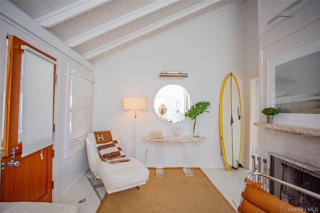 16 June Walk, Long Beach, NY 11561