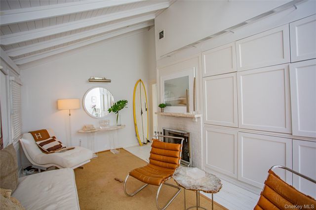 16 June Walk, Long Beach, NY 11561