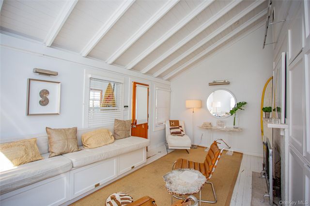 16 June Walk, Long Beach, NY 11561