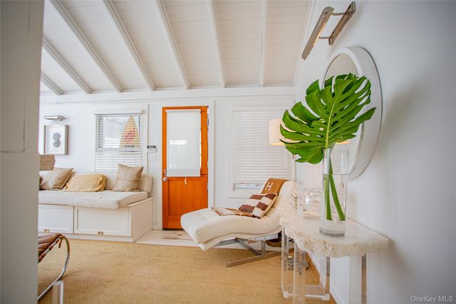 16 June Walk, Long Beach, NY 11561