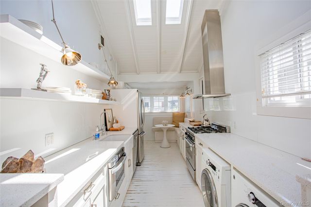 16 June Walk, Long Beach, NY 11561