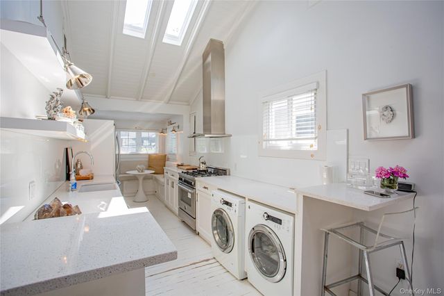 16 June Walk, Long Beach, NY 11561