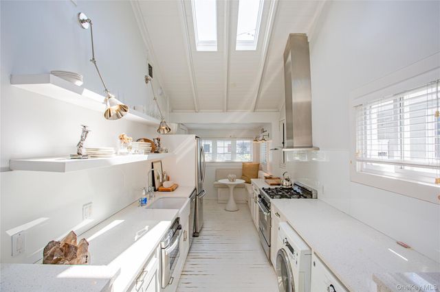 16 June Walk, Long Beach, NY 11561