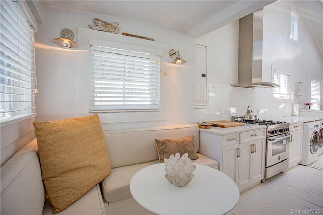 16 June Walk, Long Beach, NY 11561