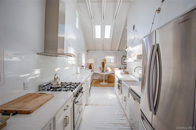 16 June Walk, Long Beach, NY 11561