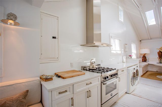 16 June Walk, Long Beach, NY 11561