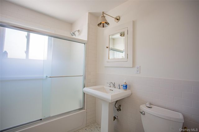 16 June Walk, Long Beach, NY 11561
