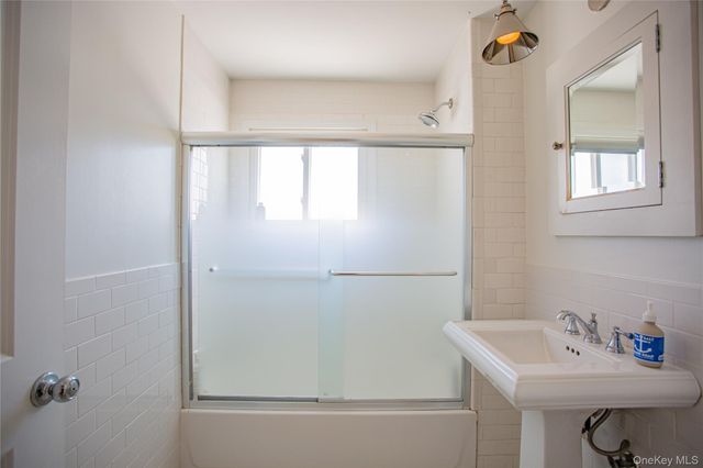 16 June Walk, Long Beach, NY 11561