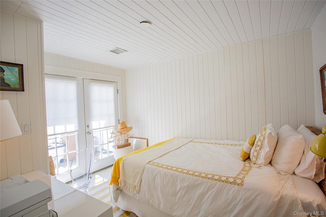 16 June Walk, Long Beach, NY 11561