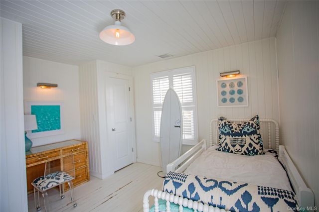 16 June Walk, Long Beach, NY 11561