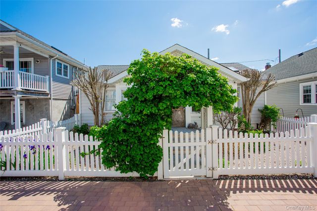 16 June Walk, Long Beach, NY 11561