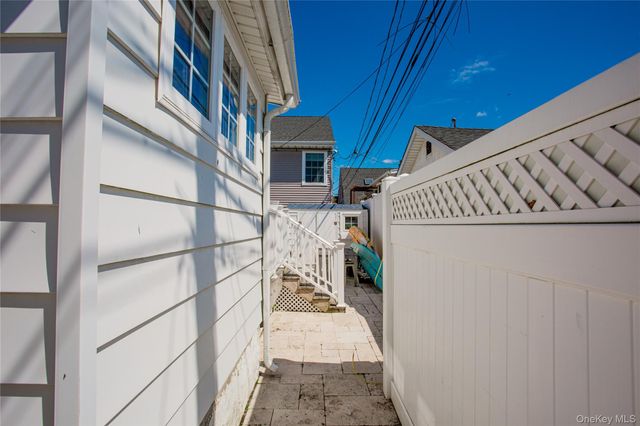 16 June Walk, Long Beach, NY 11561