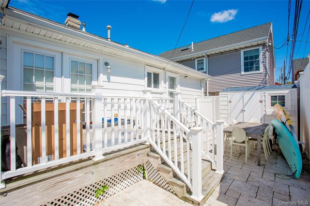 16 June Walk, Long Beach, NY 11561