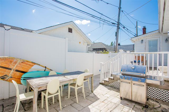 16 June Walk, Long Beach, NY 11561