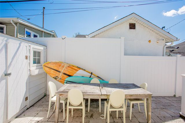 16 June Walk, Long Beach, NY 11561