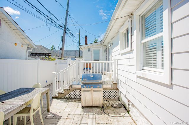 16 June Walk, Long Beach, NY 11561