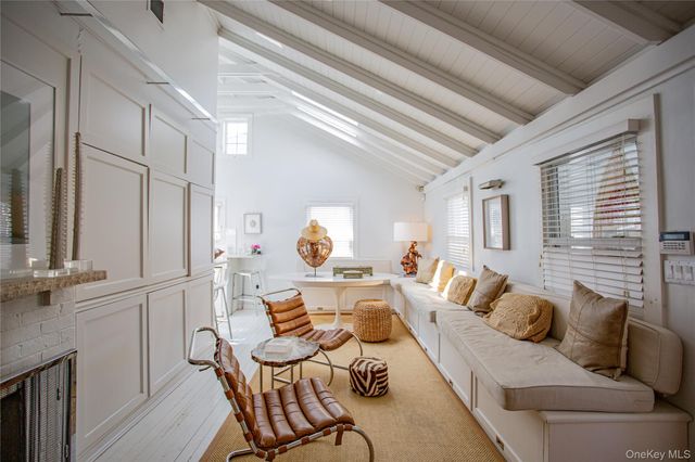 16 June Walk, Long Beach, NY 11561