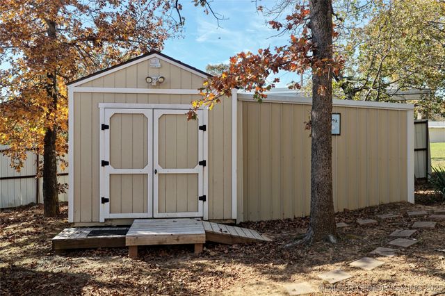 344 Persimmon Lane, Canadian, OK 74425