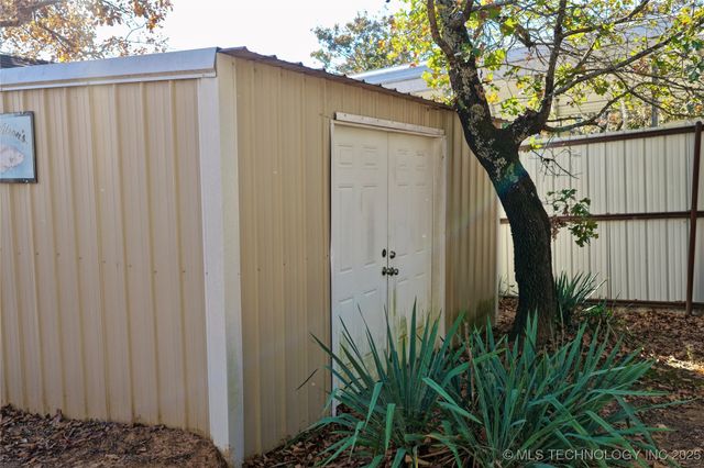 344 Persimmon Lane, Canadian, OK 74425