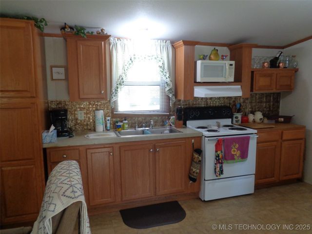 344 Persimmon Lane, Canadian, OK 74425