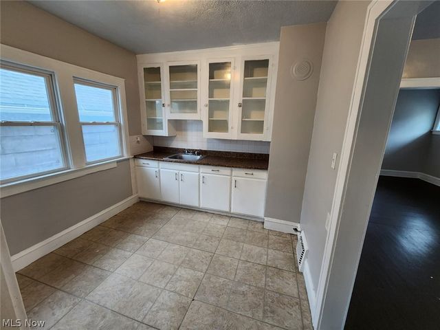2200 W 104th Street Upper Unit, Cleveland, OH 44102