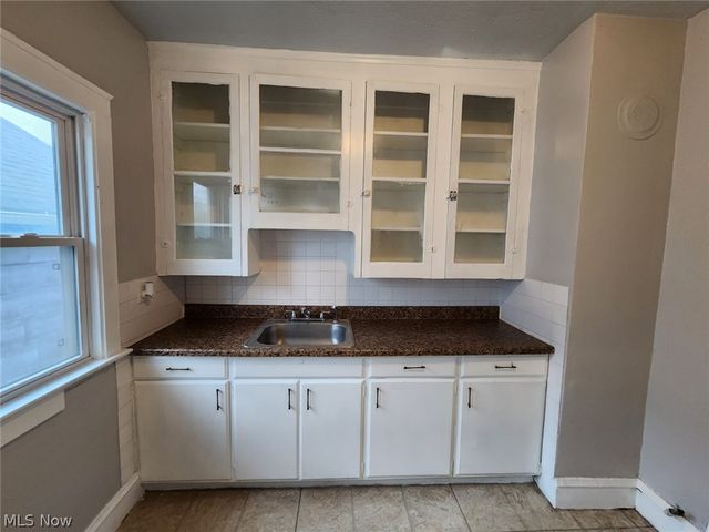 2200 W 104th Street Upper Unit, Cleveland, OH 44102
