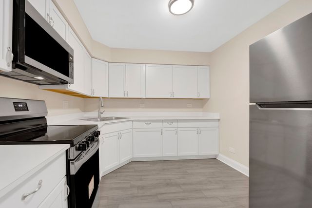 1145 Pleasant Run Drive 609, Wheeling, IL 60090