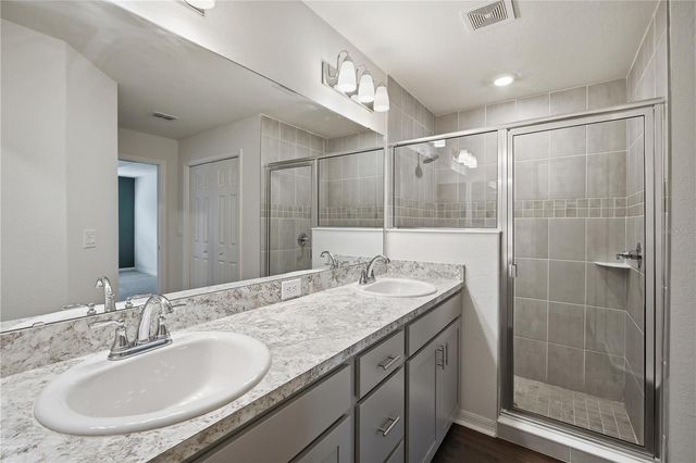 7100 TWISTING PINES LOOP, Zephyrhills, FL 33541